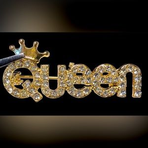 👑Pretty gold and rhinestone QUEEN brooch/pin